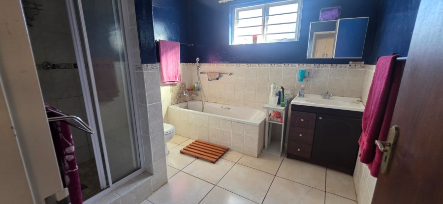 3 Bedroom Property for Sale in Sandbaai Western Cape